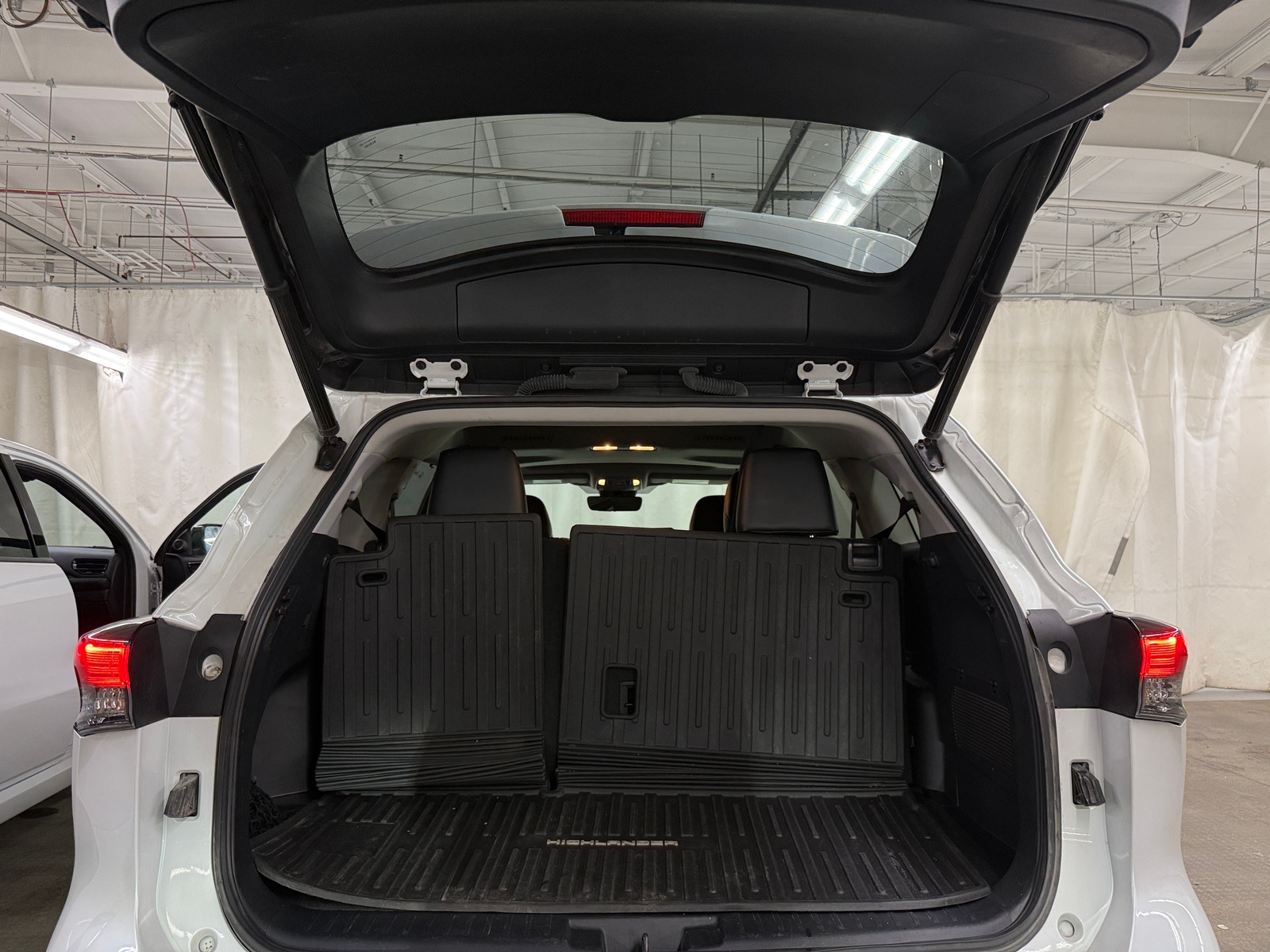 Thumbnail: 2022 Toyota Highlander - 6