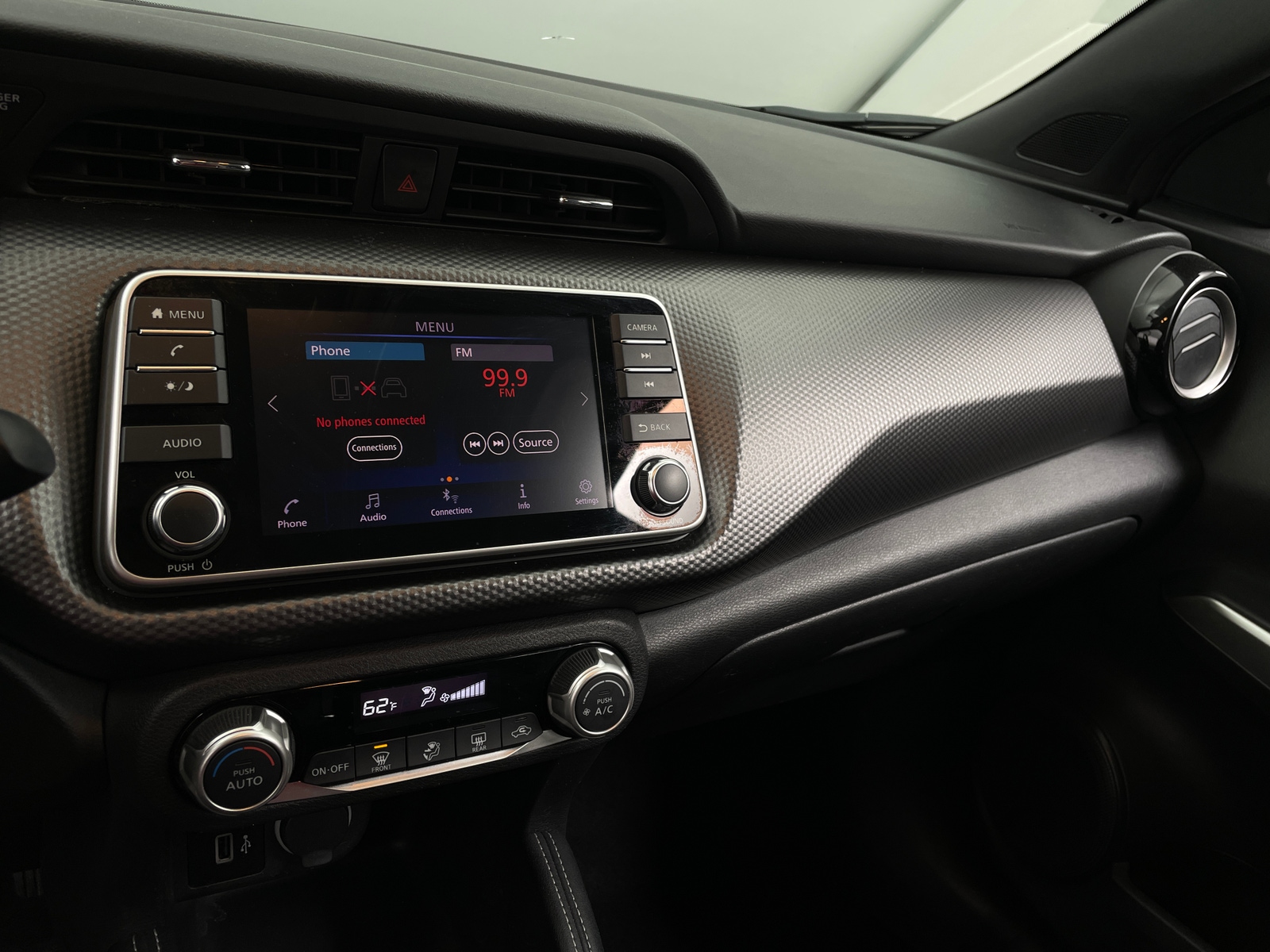 Thumbnail: 2019 Nissan Kicks - 4