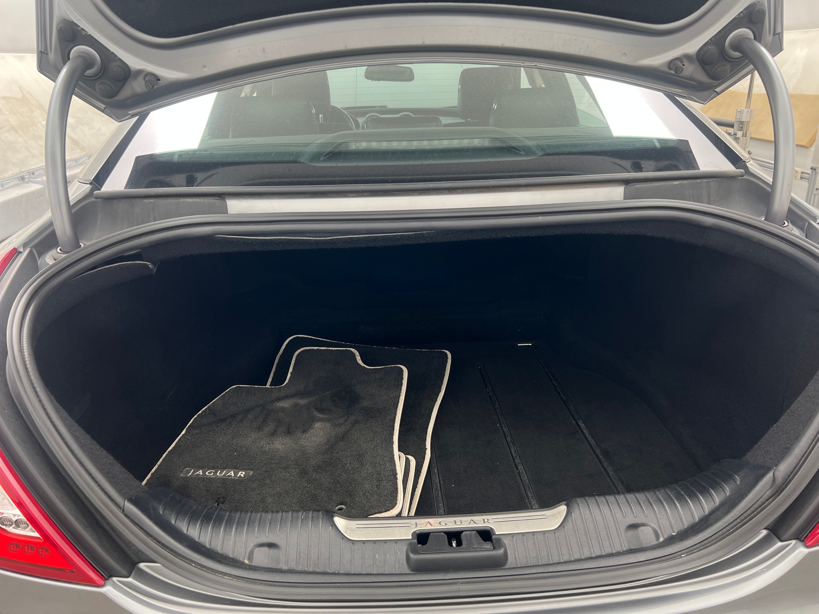 Thumbnail: 2012 Jaguar XJ - 6