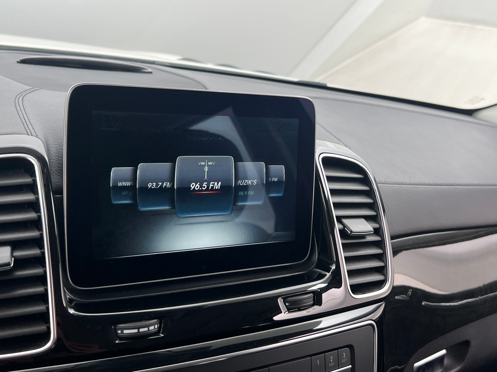 Thumbnail: 2018 Mercedes-Benz GLS - 3