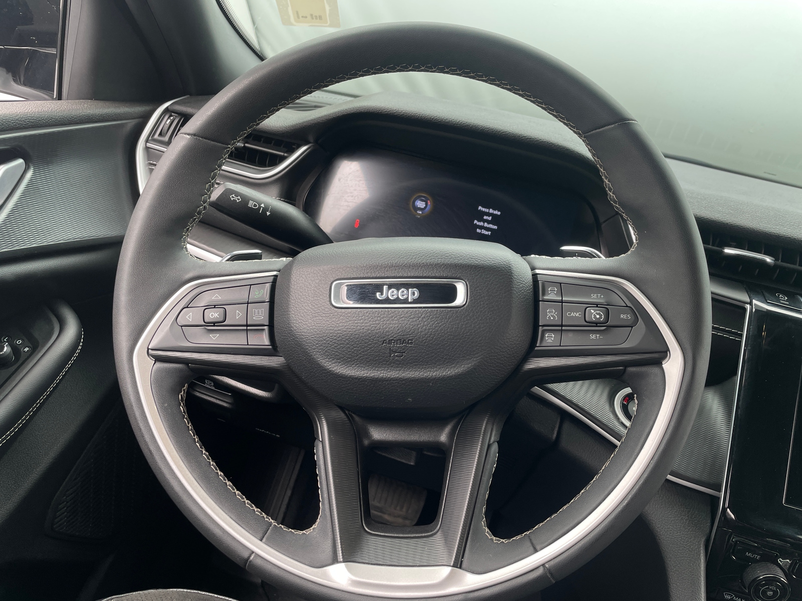 Thumbnail: 2023 Jeep Grand Cherokee L - 4