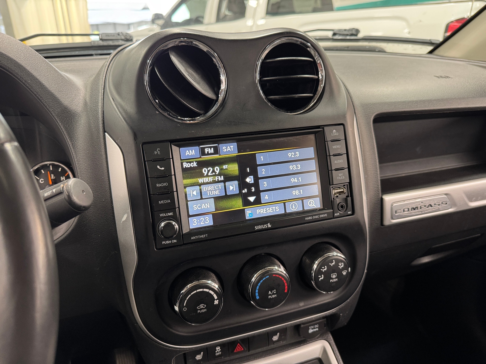 Thumbnail: 2015 Jeep Compass - 3