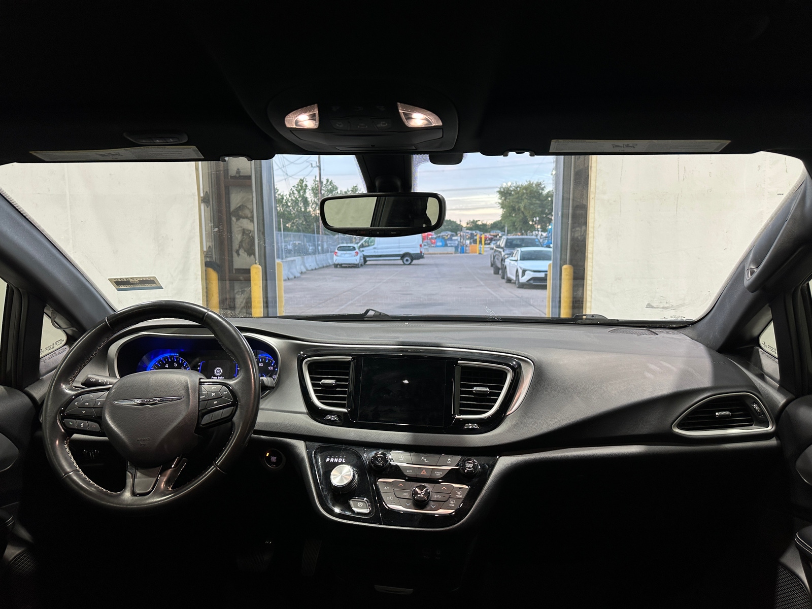 Thumbnail: 2020 Chrysler Pacifica - 3