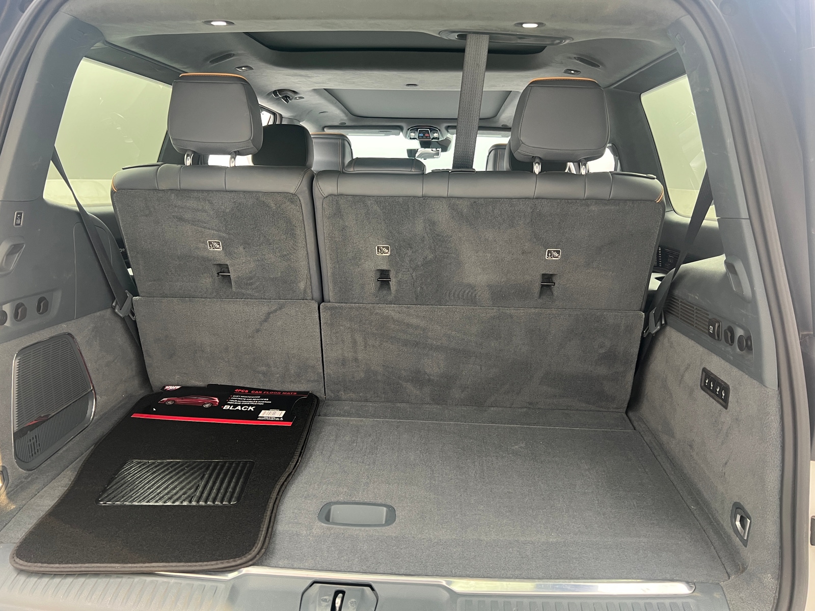 Thumbnail: 2023 Jeep Grand Wagoneer - 6