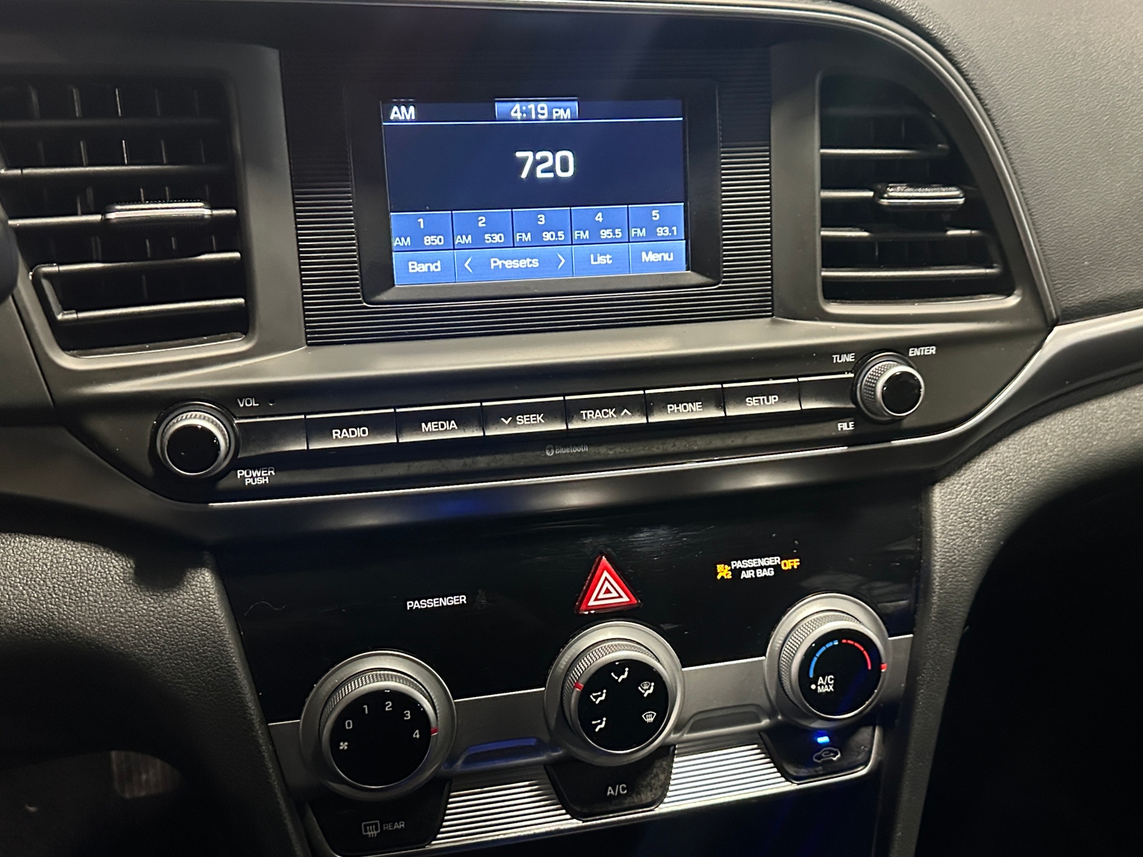 Thumbnail: 2019 Hyundai Elantra - 4