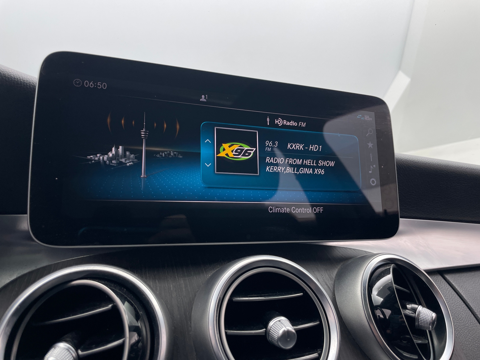 Thumbnail: 2020 Mercedes-Benz C-Class - 3