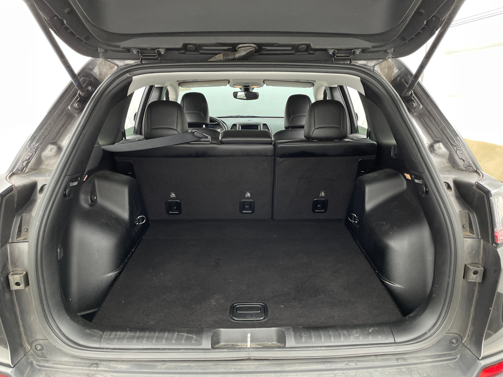 Thumbnail: 2019 Jeep Cherokee - 6