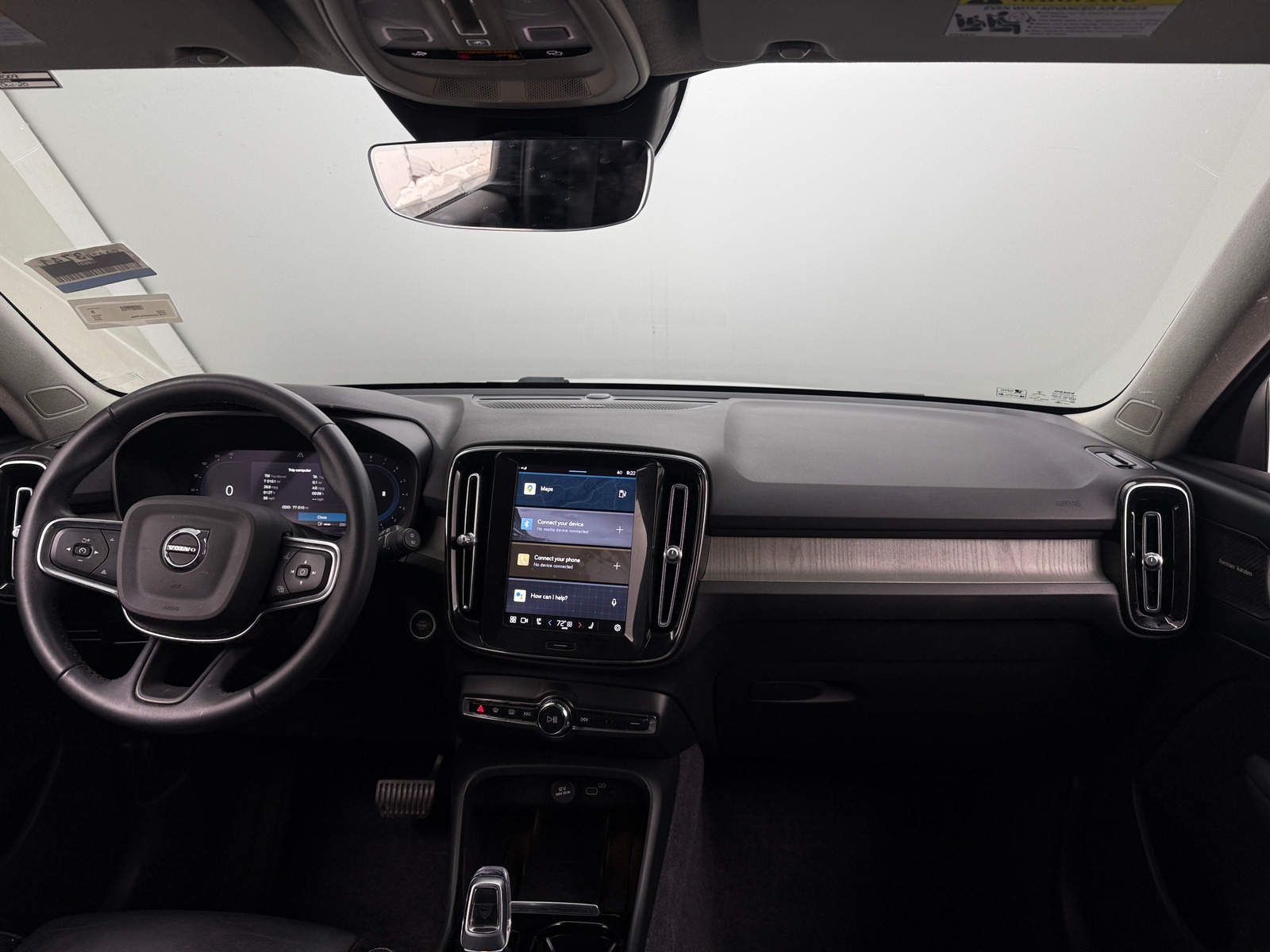 Thumbnail: 2023 Volvo XC40 - 2