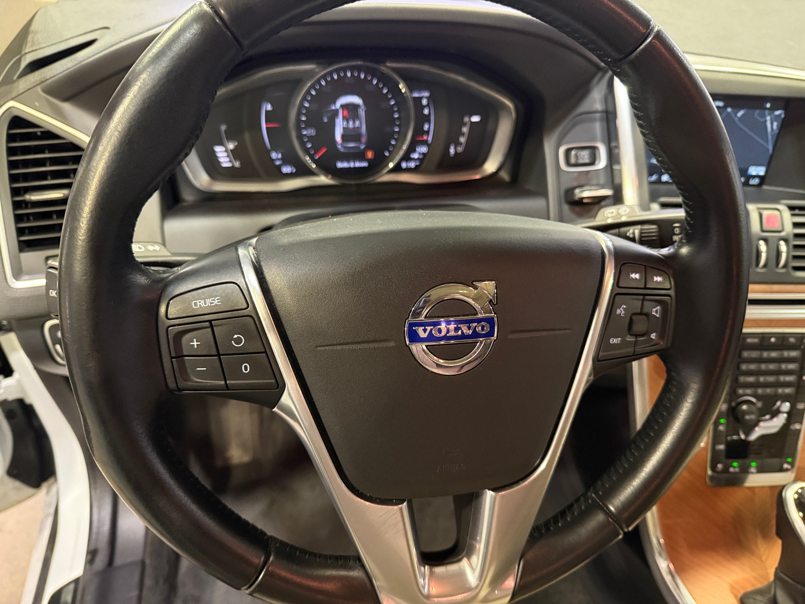 Thumbnail: 2017 Volvo XC60 - 4