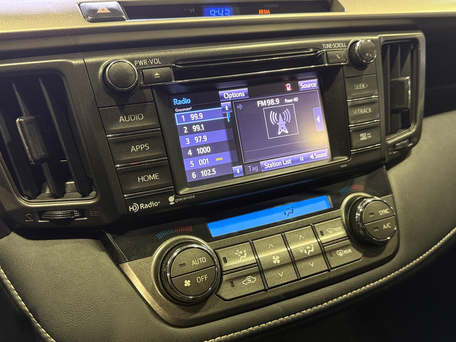 Thumbnail: 2015 Toyota RAV4 - 4