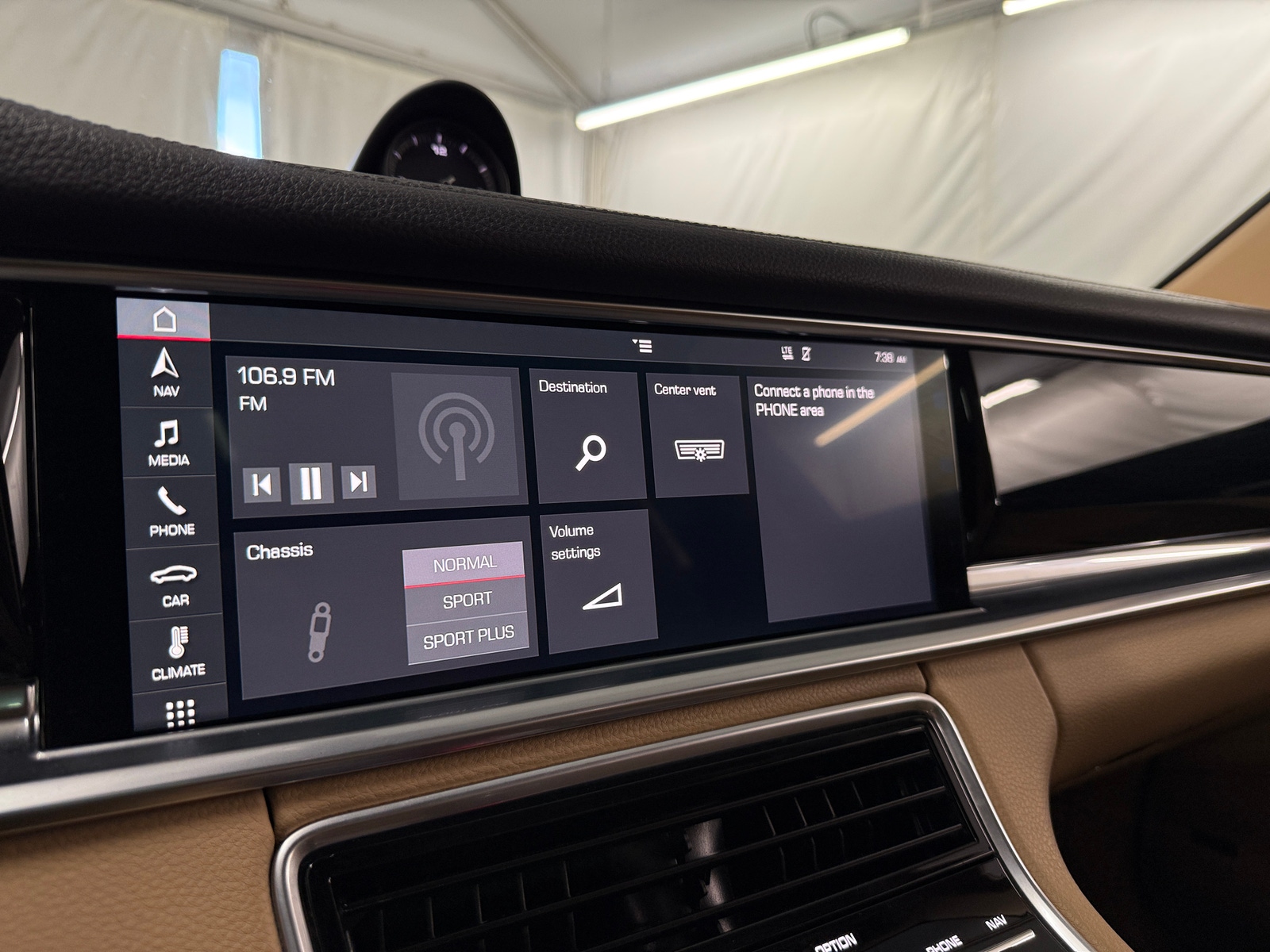 Thumbnail: 2018 Porsche Panamera - 3