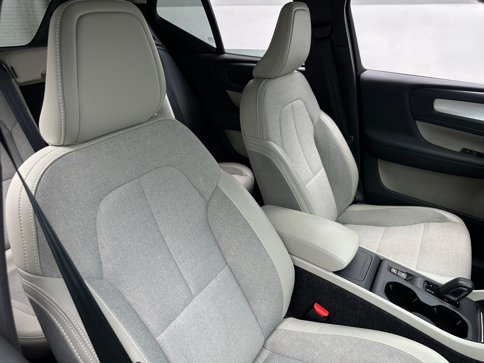 Thumbnail: 2020 Volvo XC40 - 2