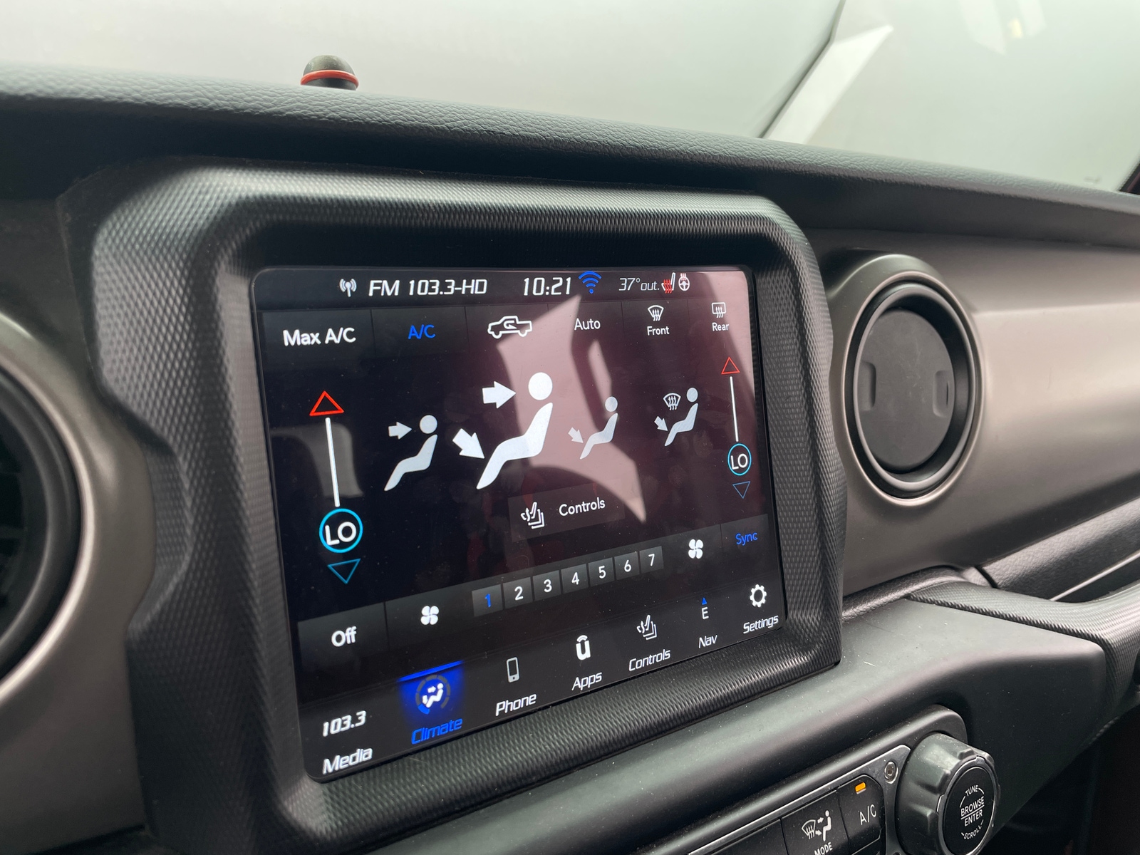 Thumbnail: 2021 Jeep Gladiator - 4