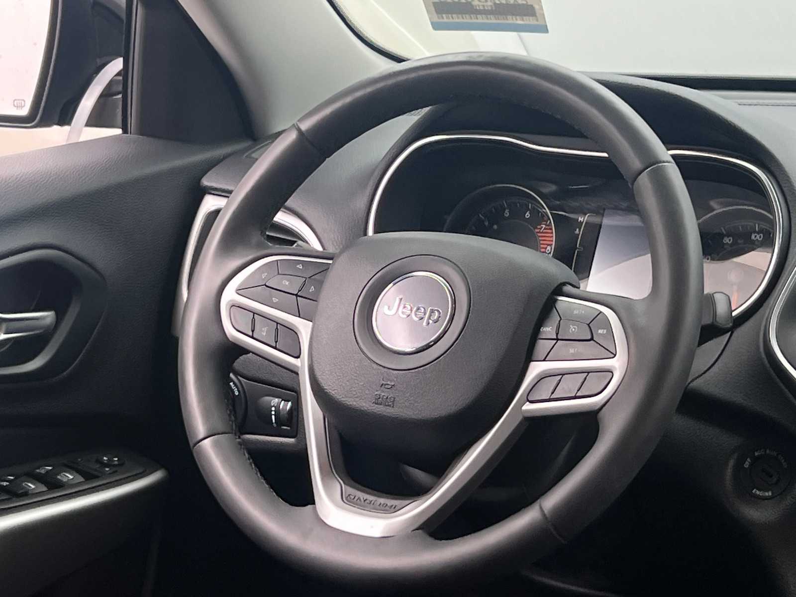 Thumbnail: 2022 Jeep Cherokee - 4