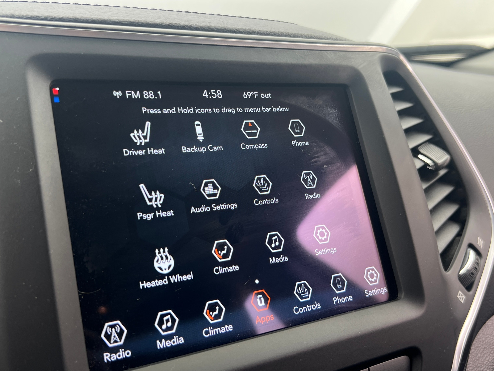 Thumbnail: 2022 Jeep Cherokee - 3