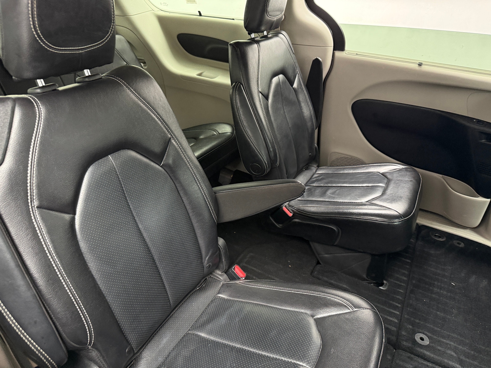 Thumbnail: 2022 Chrysler Pacifica - 6