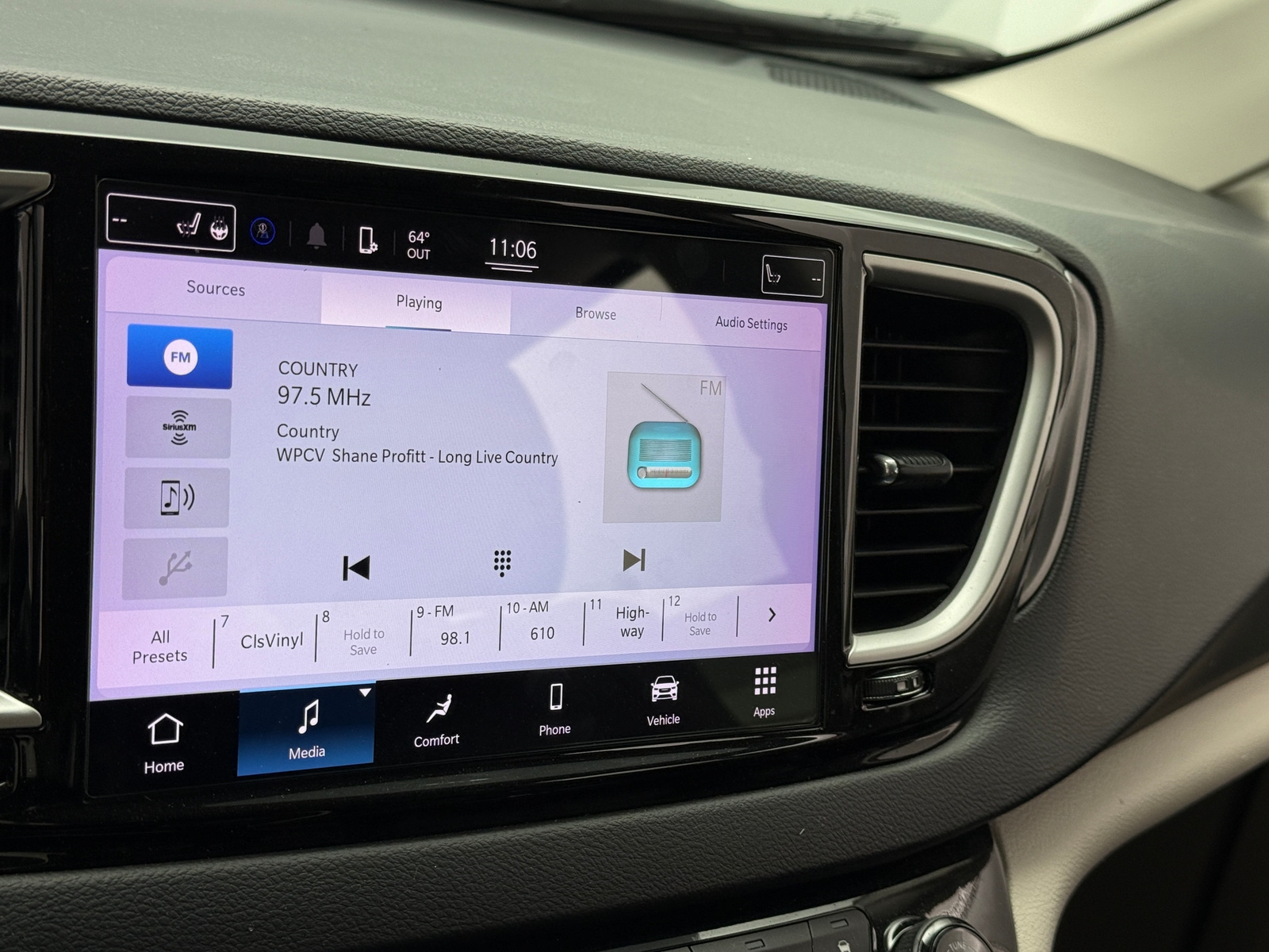 Thumbnail: 2022 Chrysler Pacifica - 4