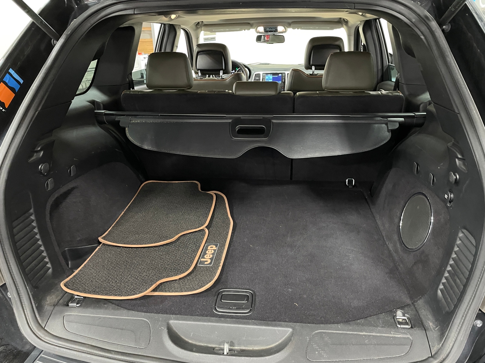 Thumbnail: 2011 Jeep Grand Cherokee - 6