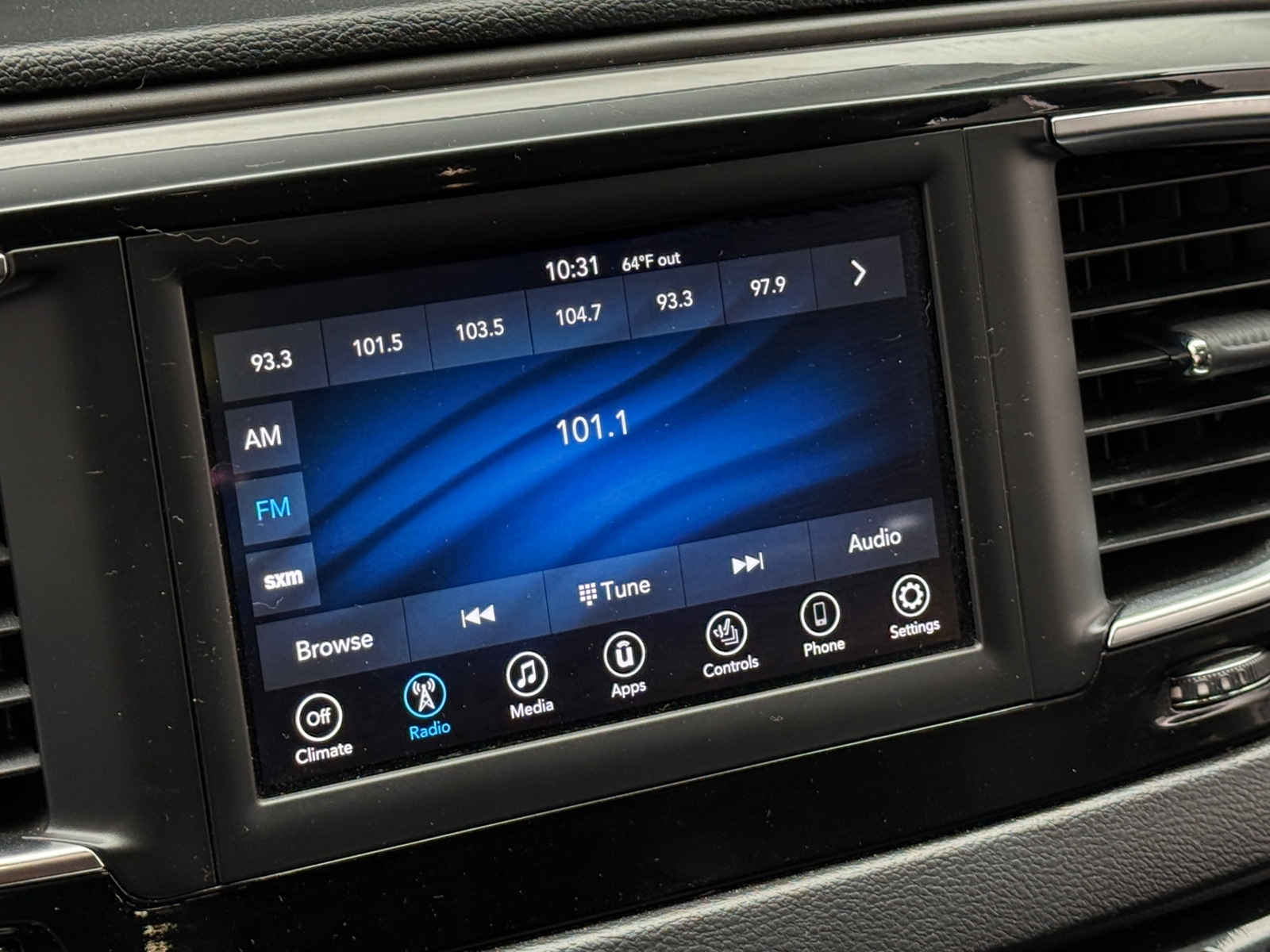 Thumbnail: 2020 Chrysler Pacifica - 3