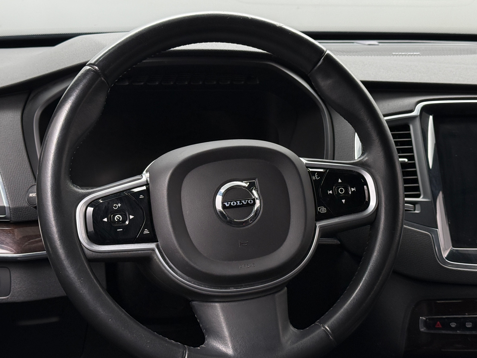 Thumbnail: 2019 Volvo XC90 - 4