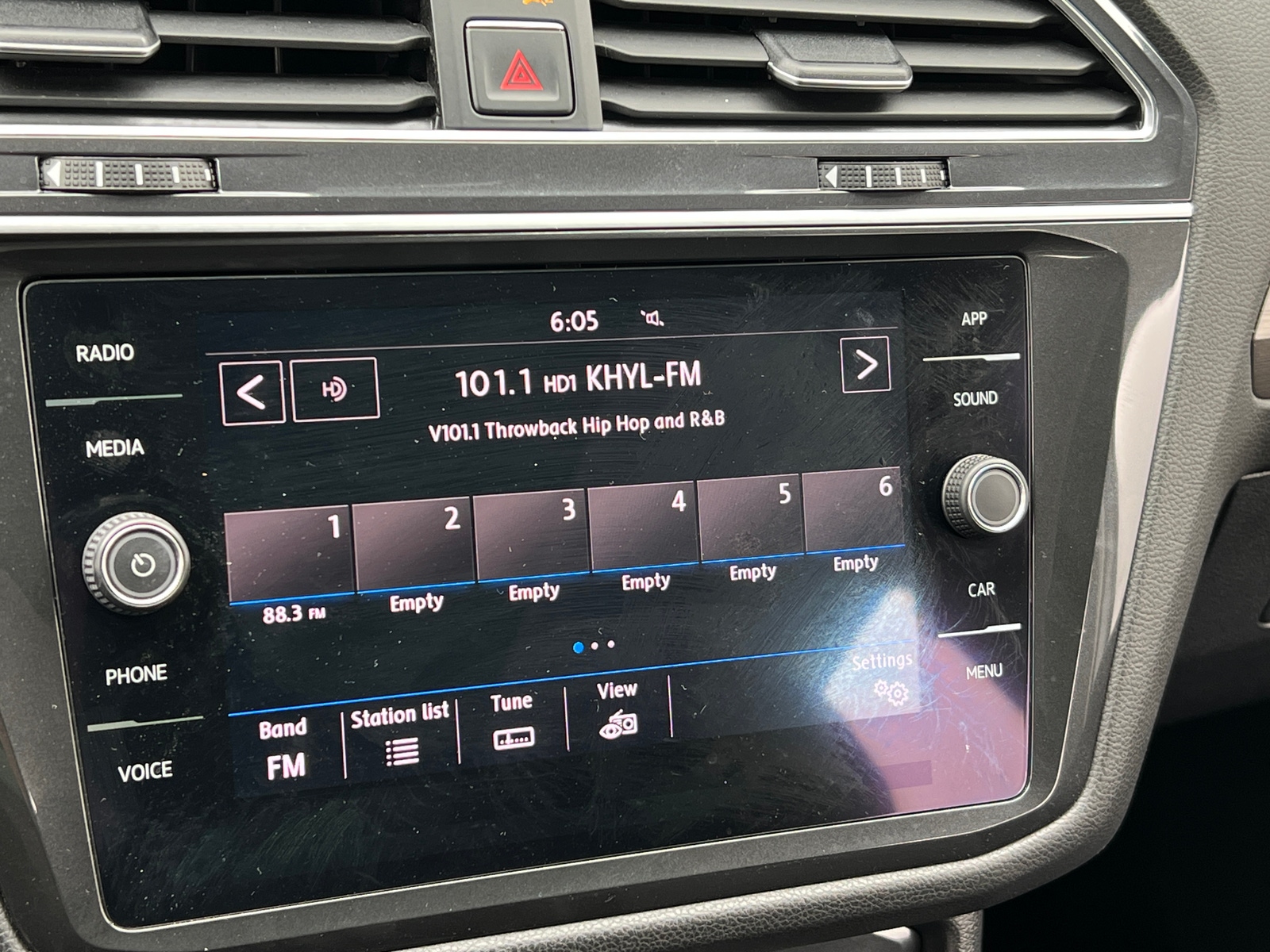 Thumbnail: 2018 Volkswagen Tiguan - 3