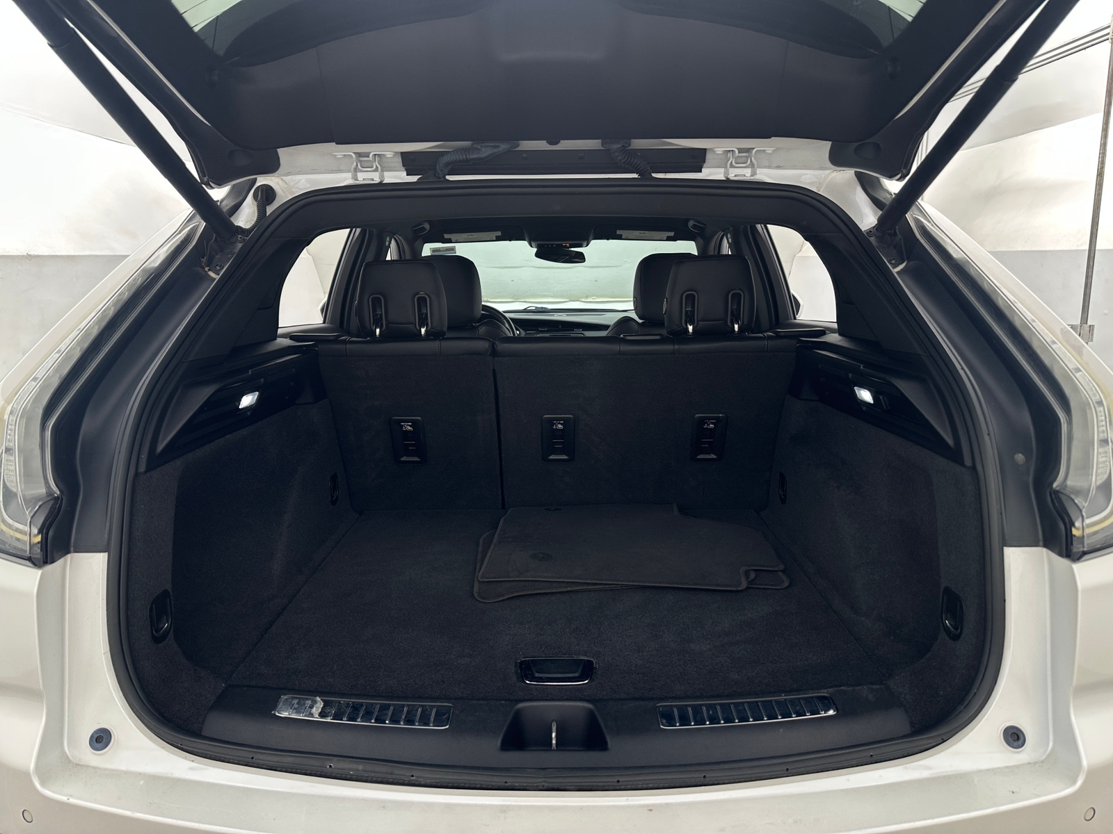 Thumbnail: 2019 Cadillac XT4 - 6