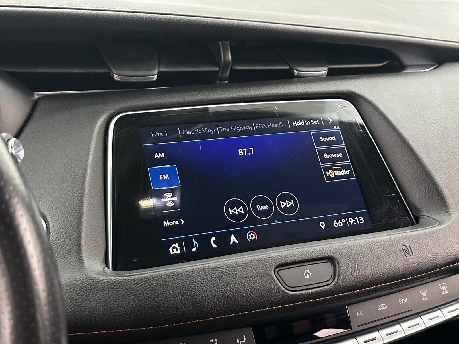 Thumbnail: 2019 Cadillac XT4 - 3