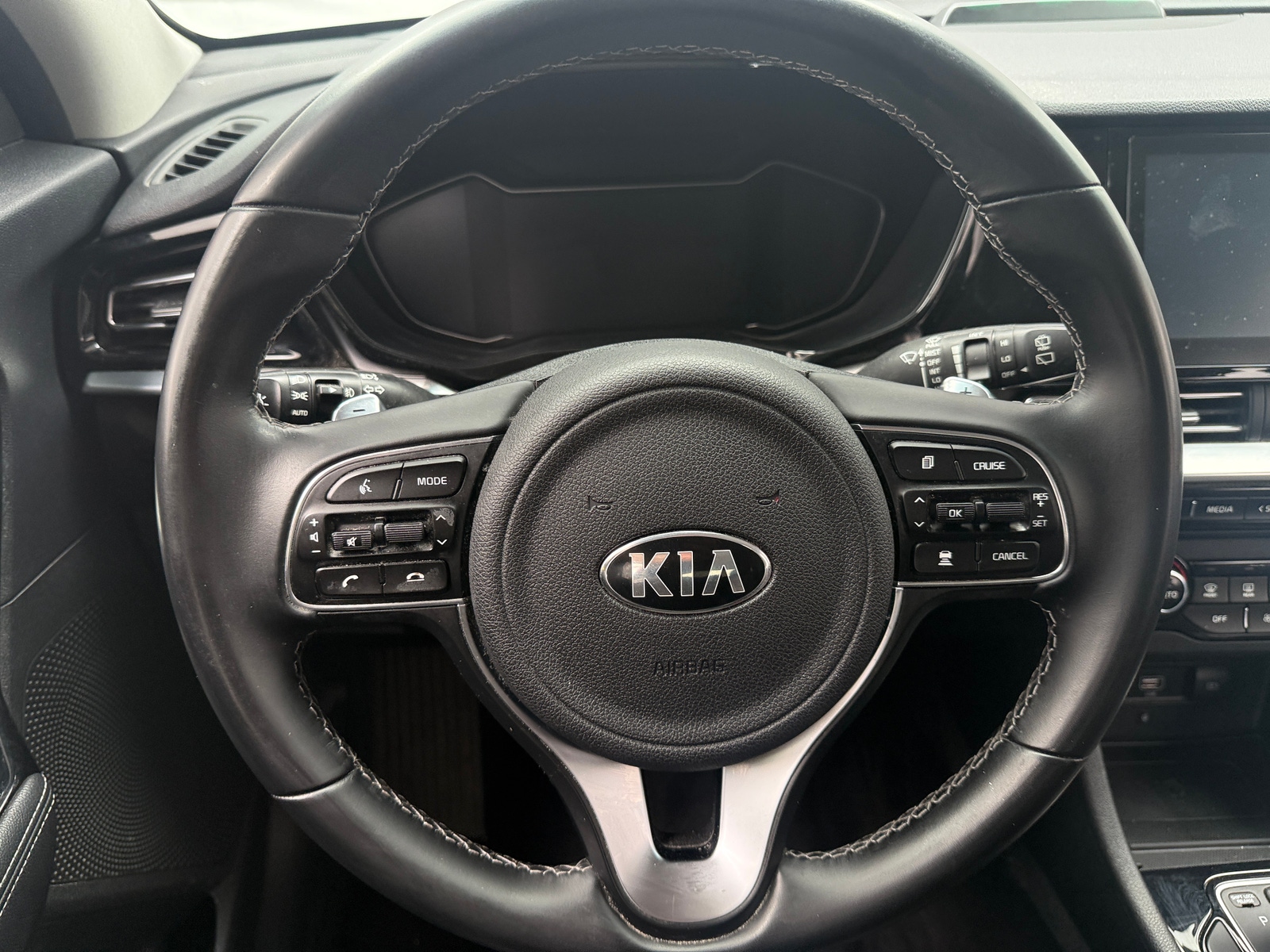 Thumbnail: 2020 Kia Niro - 4