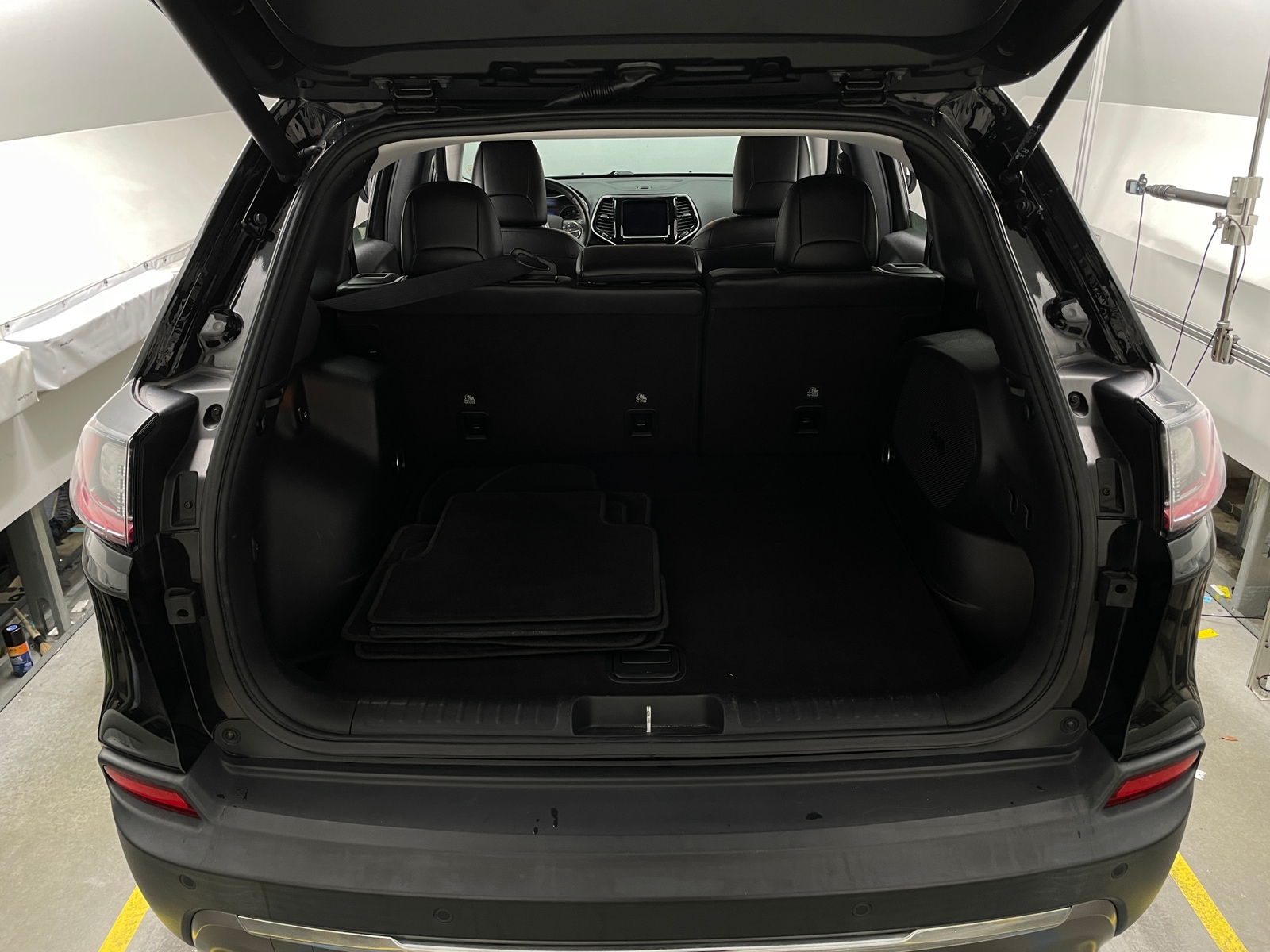 Thumbnail: 2019 Jeep Cherokee - 6