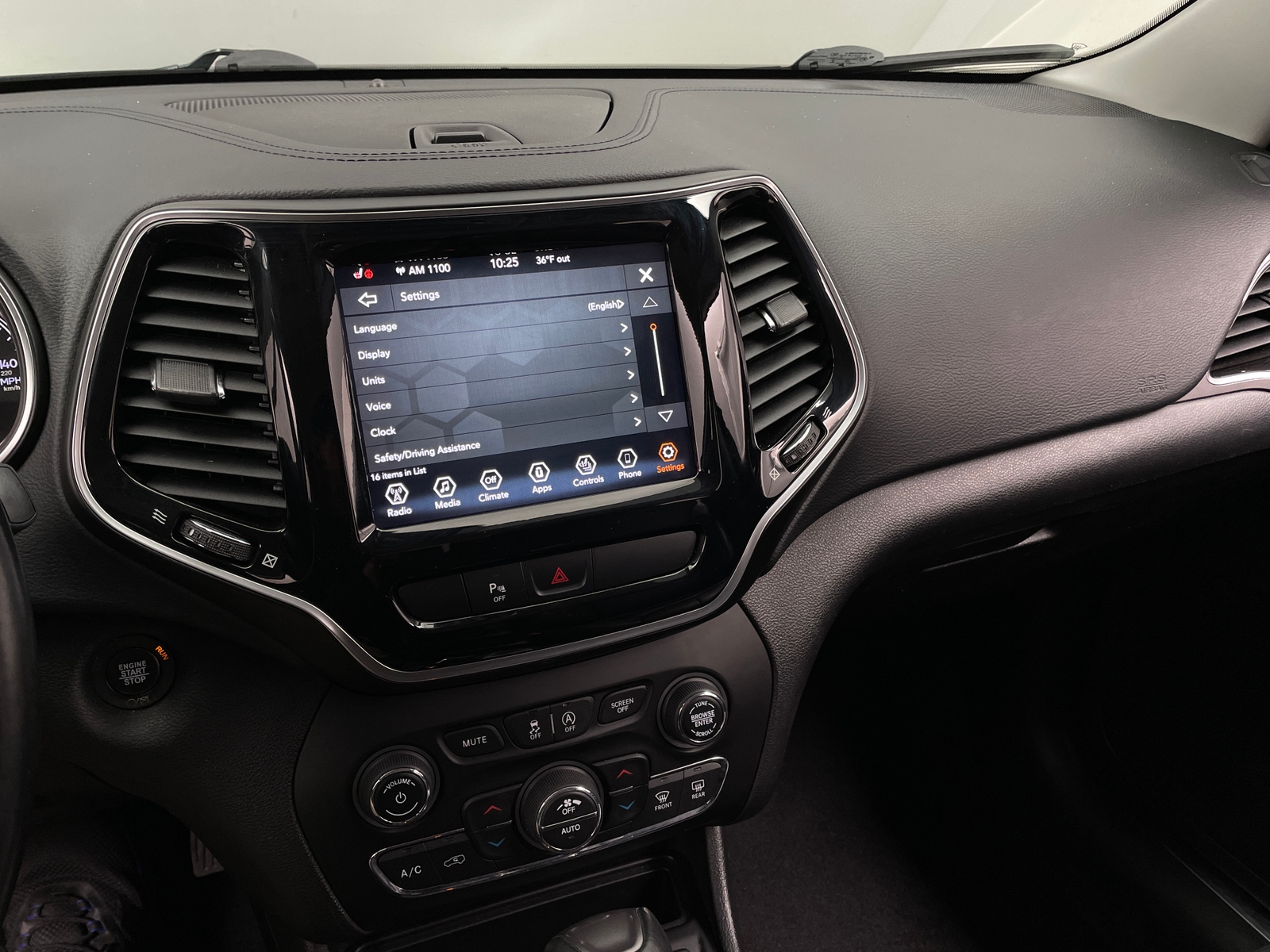 Thumbnail: 2019 Jeep Cherokee - 3