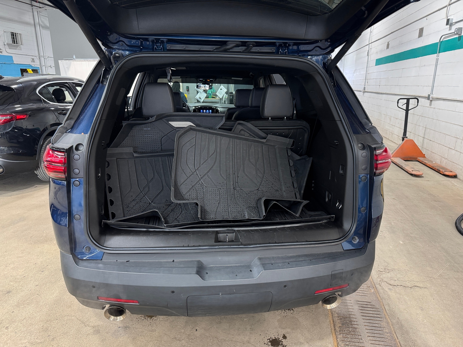 Thumbnail: 2022 Chevrolet Traverse - 6