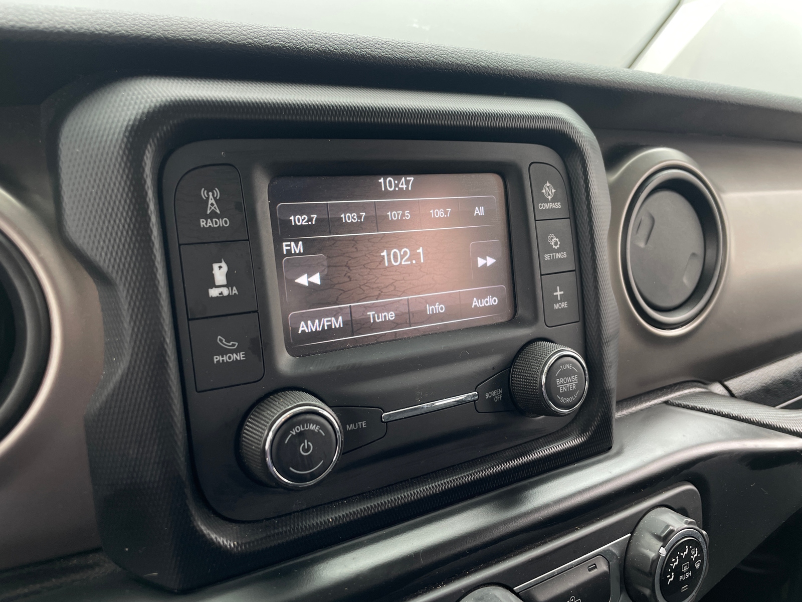 Thumbnail: 2020 Jeep Gladiator - 4