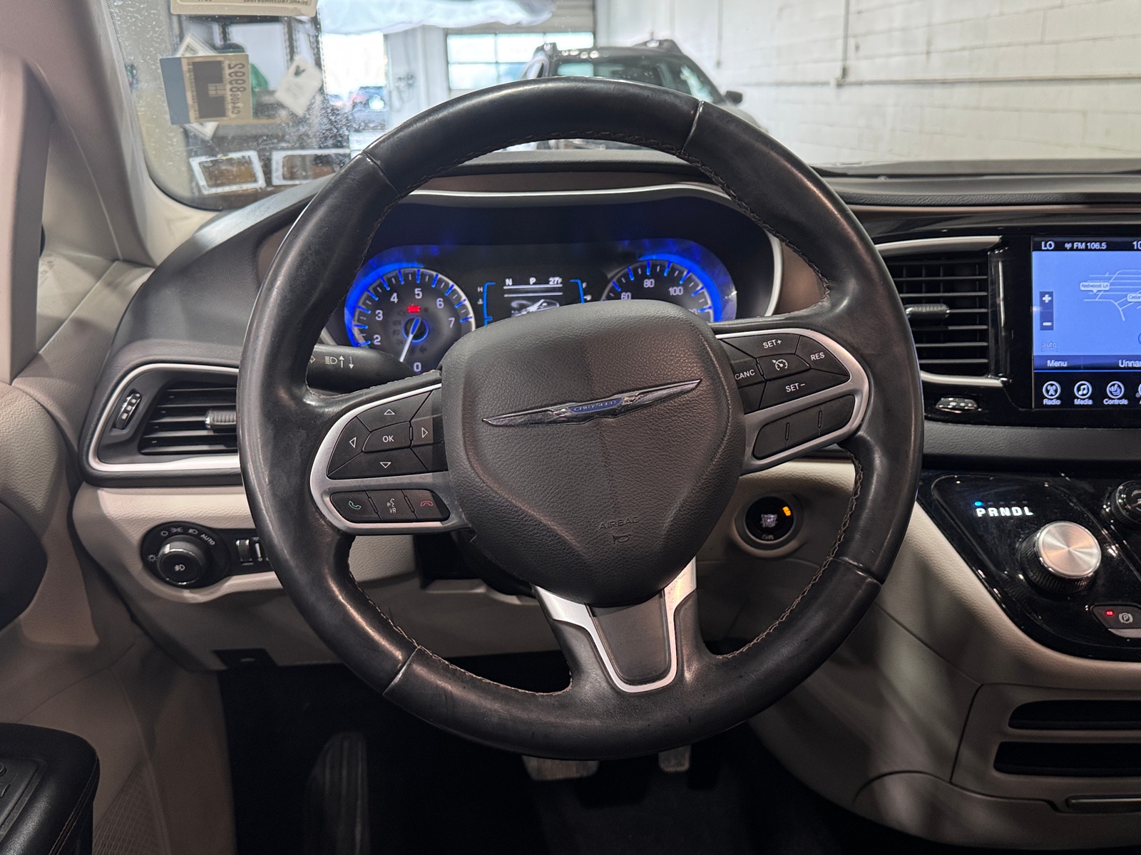 Thumbnail: 2017 Chrysler Pacifica - 4