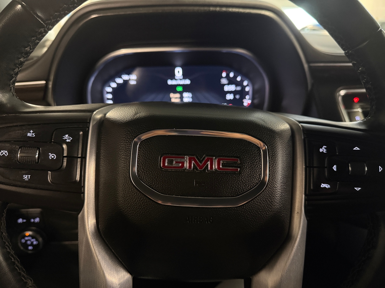 Thumbnail: 2023 GMC Yukon - 5