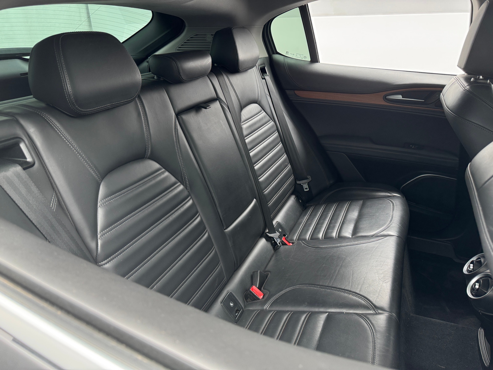 Thumbnail: 2018 Alfa Romeo Stelvio - 5