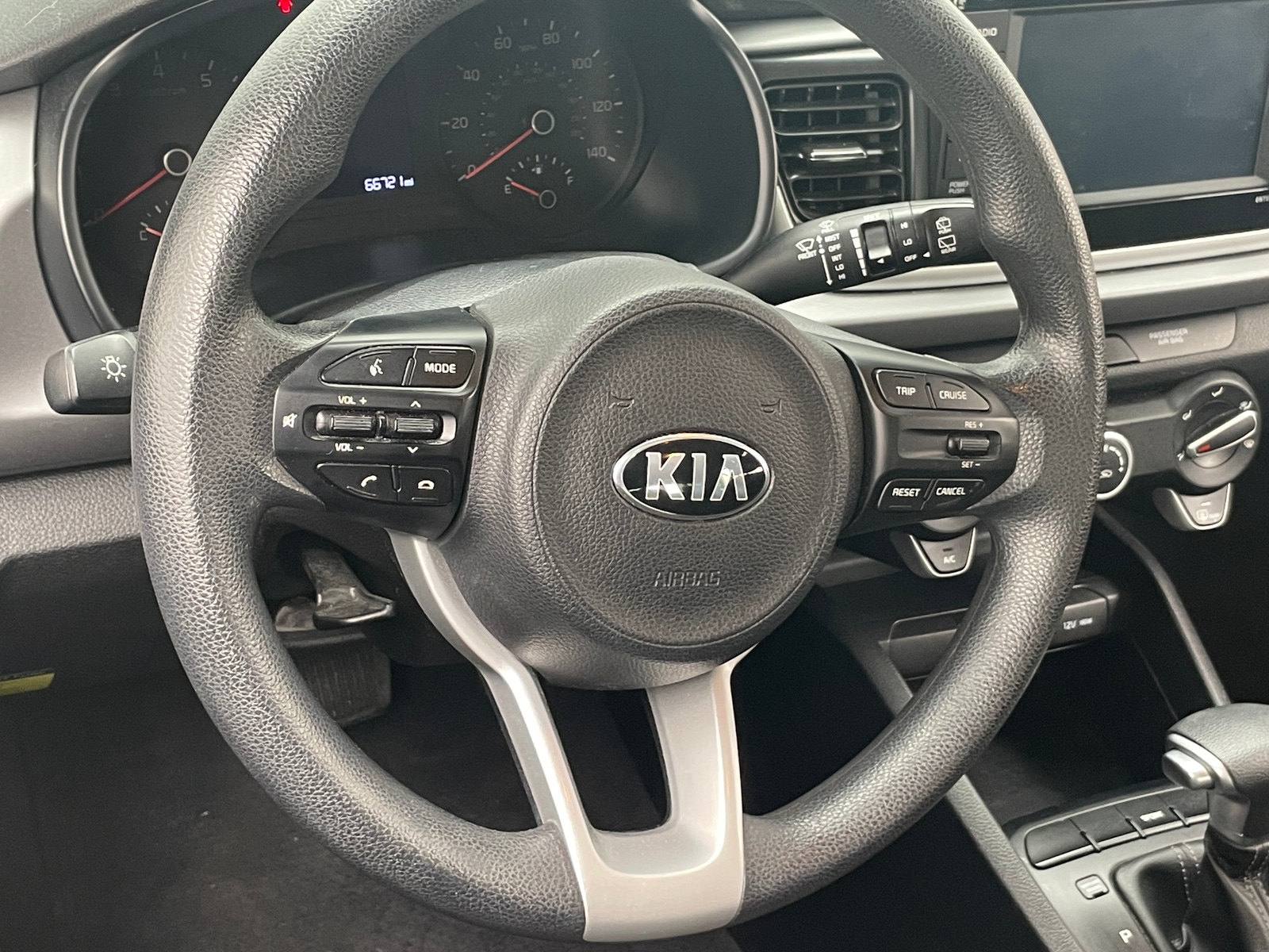 Thumbnail: 2020 Kia Rio - 5