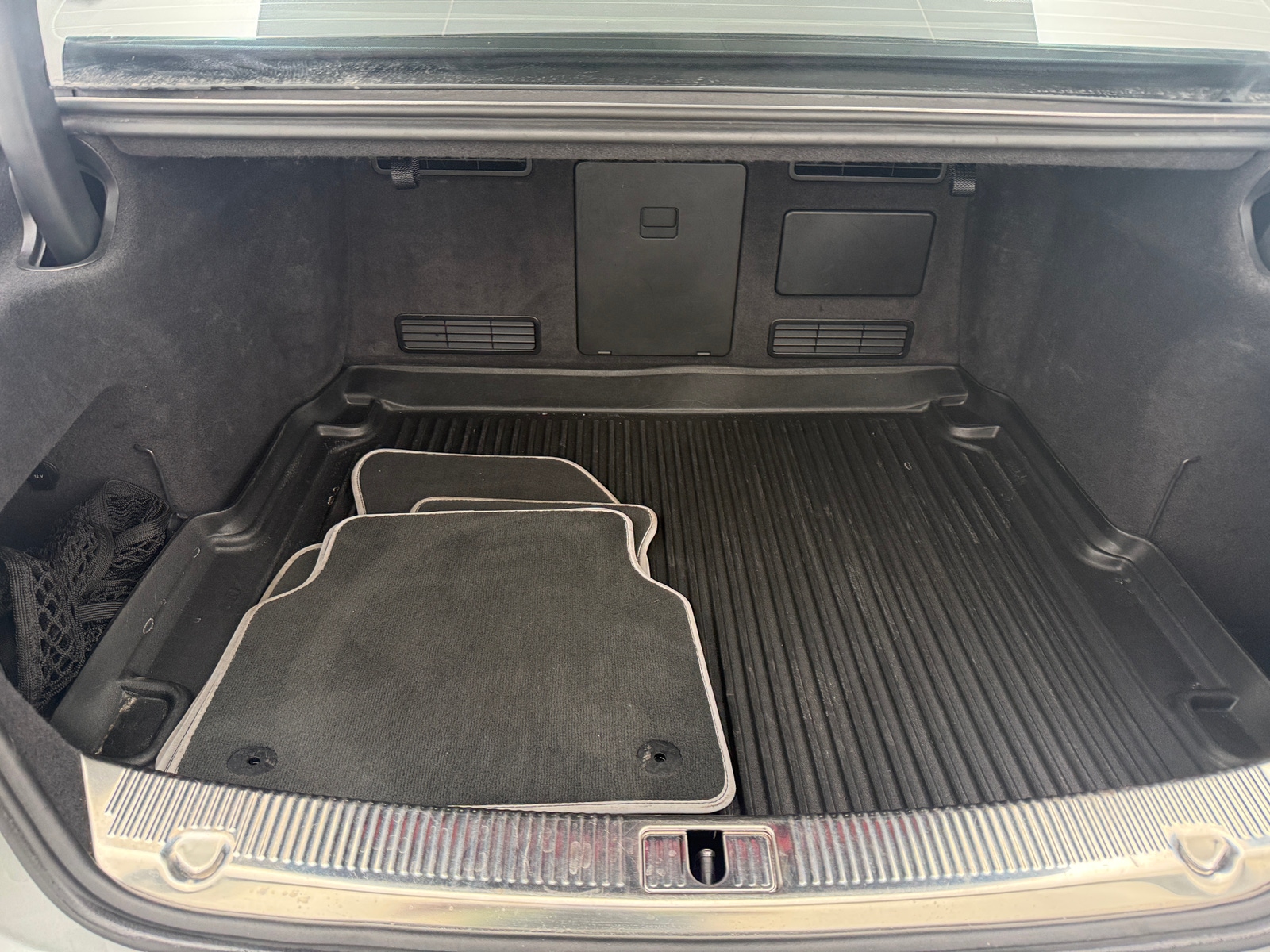 Thumbnail: 2012 Audi A8 - 6