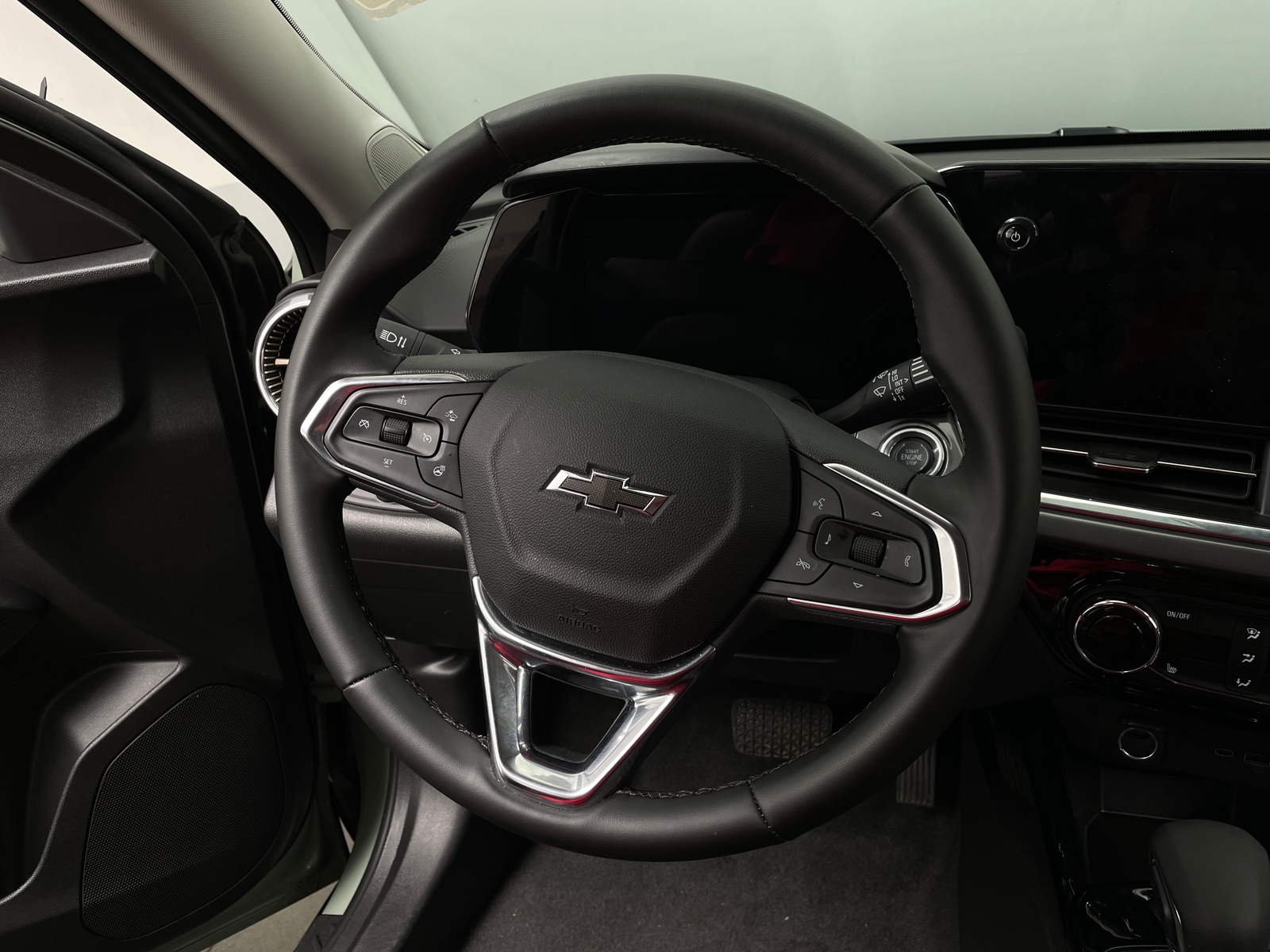 Thumbnail: 2025 Chevrolet Trax - 4