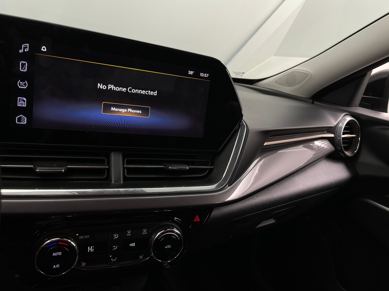 Thumbnail: 2025 Chevrolet Trax - 3