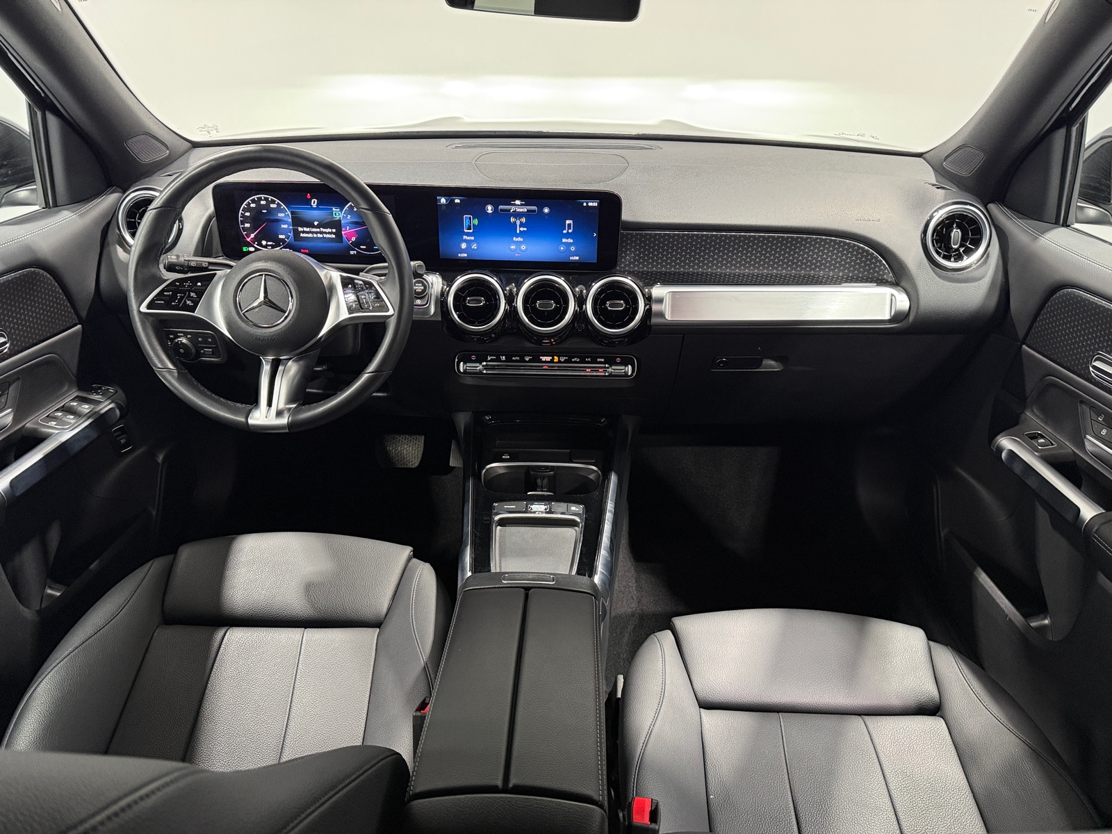 Thumbnail: 2025 Mercedes-Benz GLB - 2