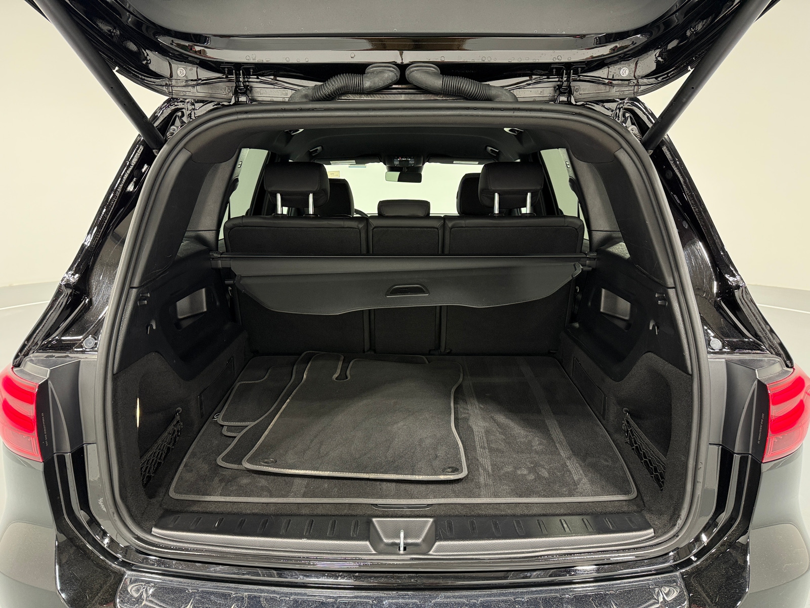 Thumbnail: 2025 Mercedes-Benz GLB - 6