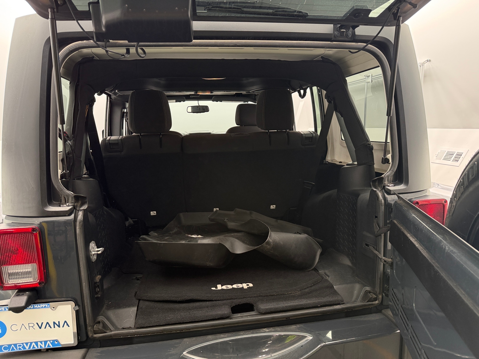 Thumbnail: 2016 Jeep Wrangler - 7