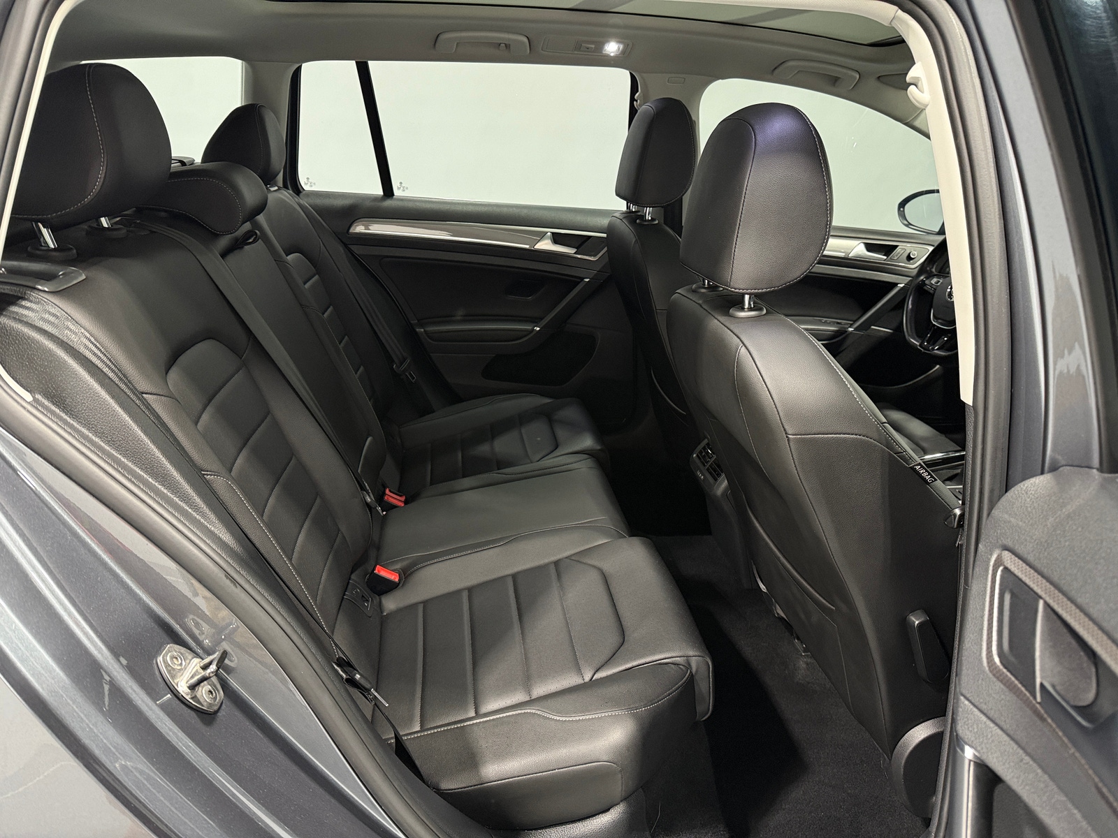 Thumbnail: 2017 Volkswagen Golf - 5