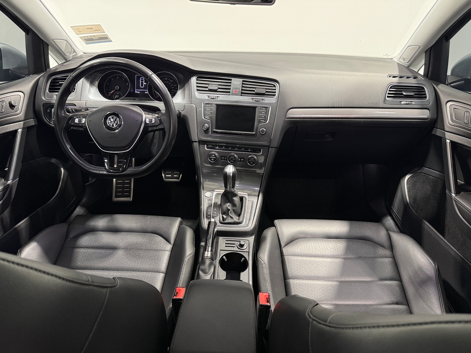 Thumbnail: 2017 Volkswagen Golf - 2