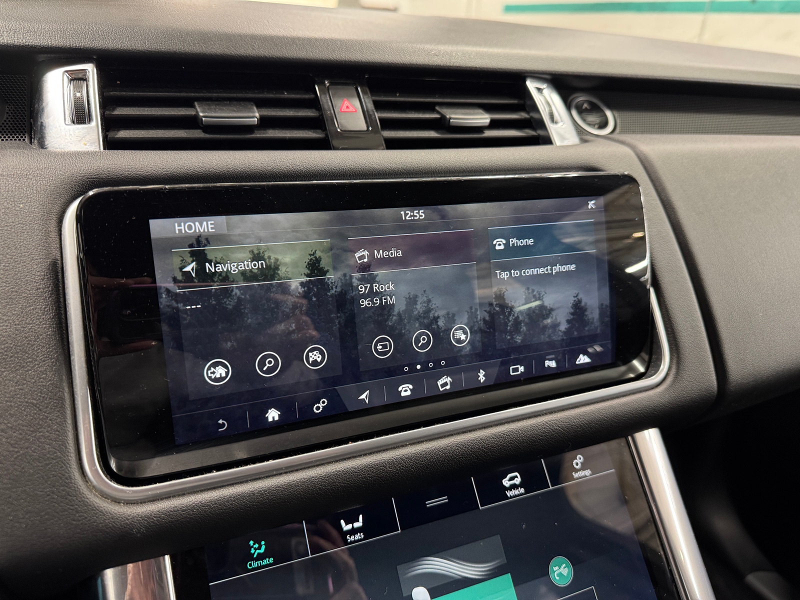 Thumbnail: 2020 Land Rover Range Rover Sport - 3