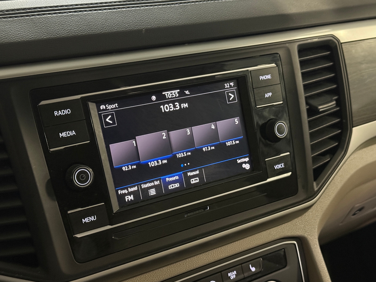 Thumbnail: 2022 Volkswagen Atlas - 3