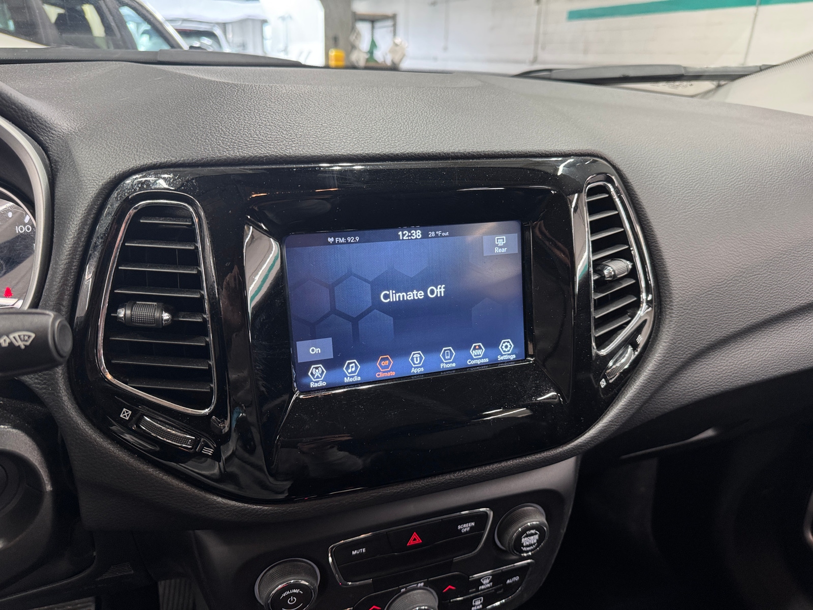 Thumbnail: 2018 Jeep Compass - 3