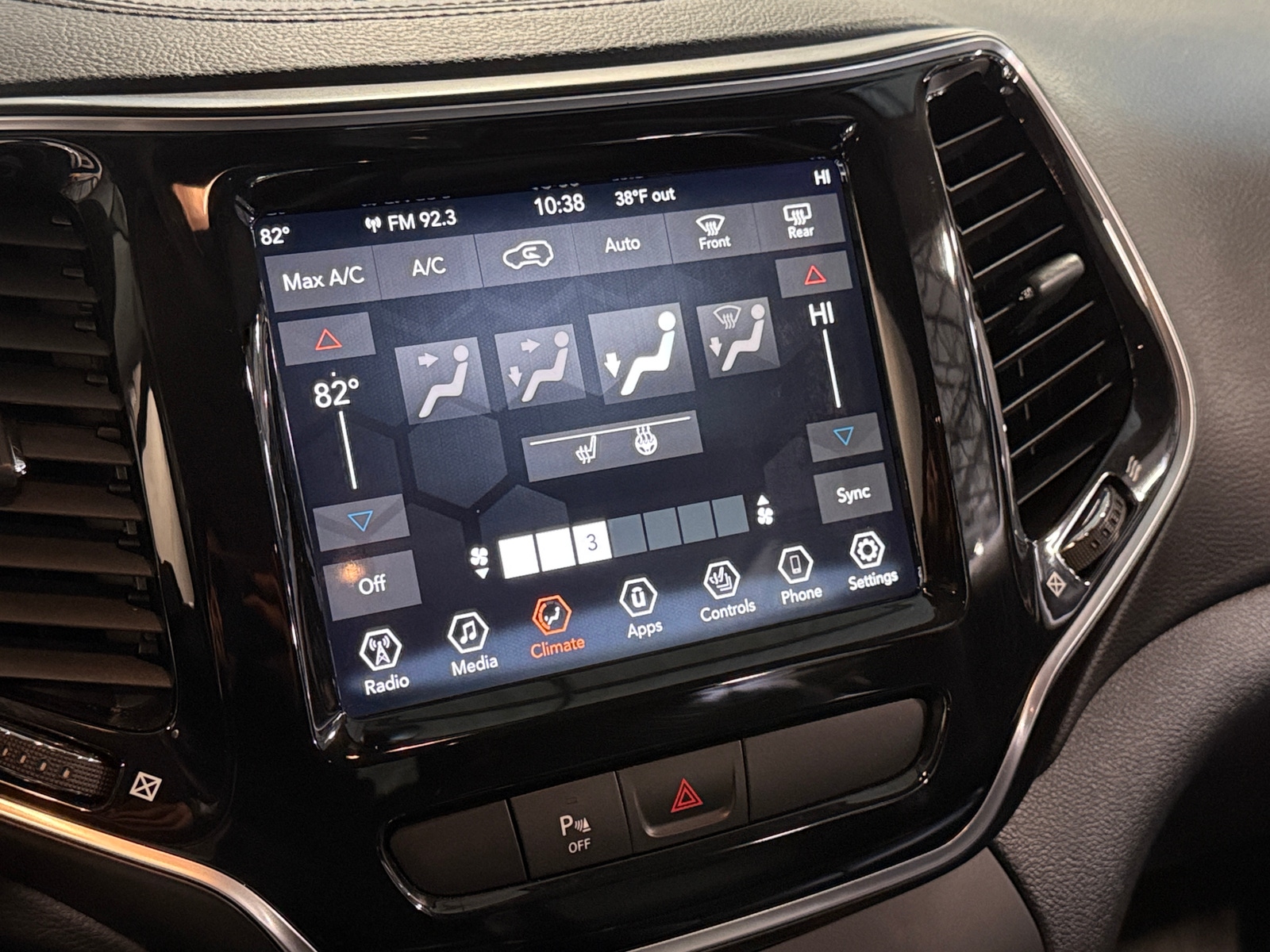 Thumbnail: 2019 Jeep Cherokee - 3