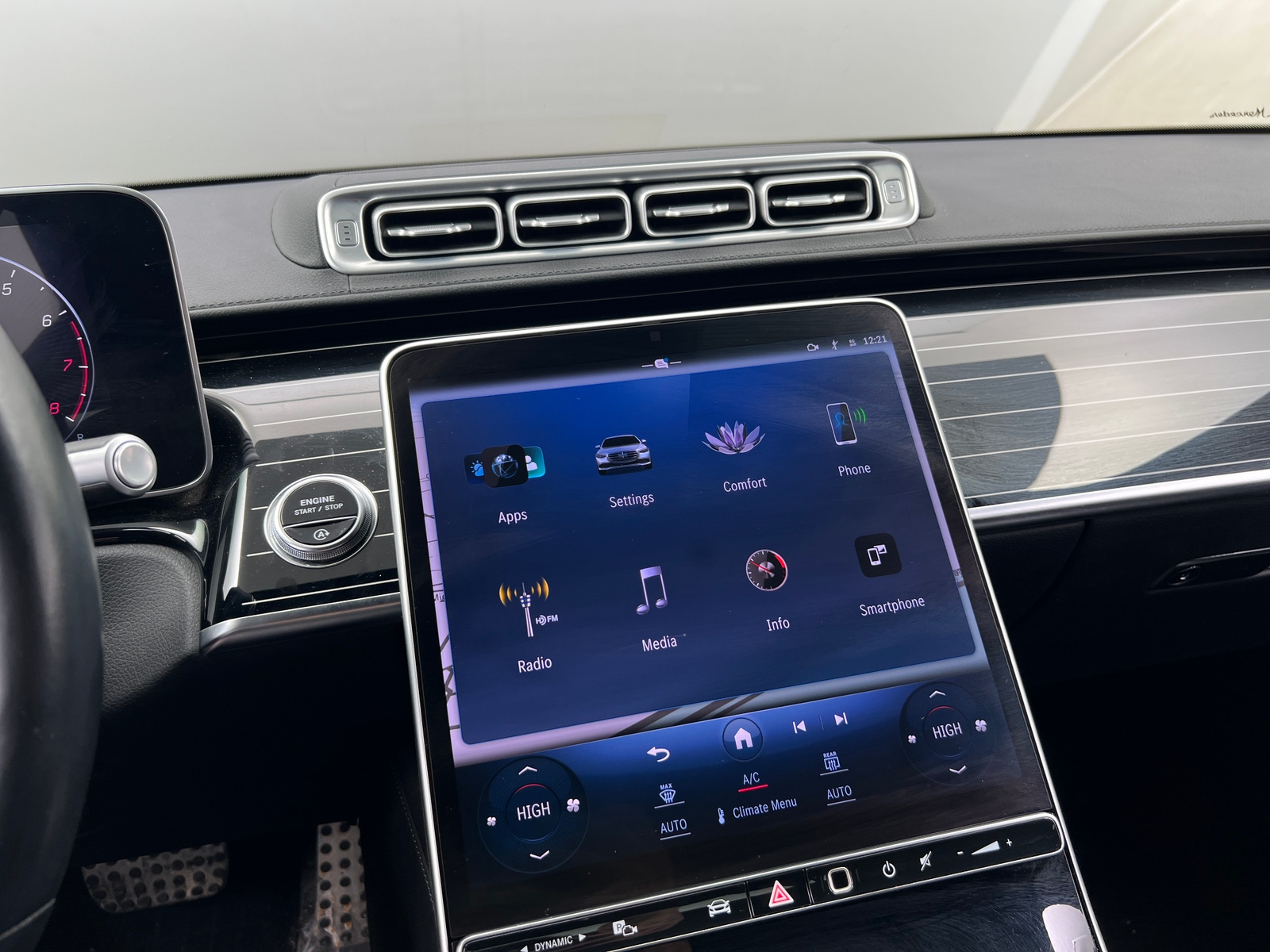 Thumbnail: 2024 Mercedes-Benz S-Class - 3