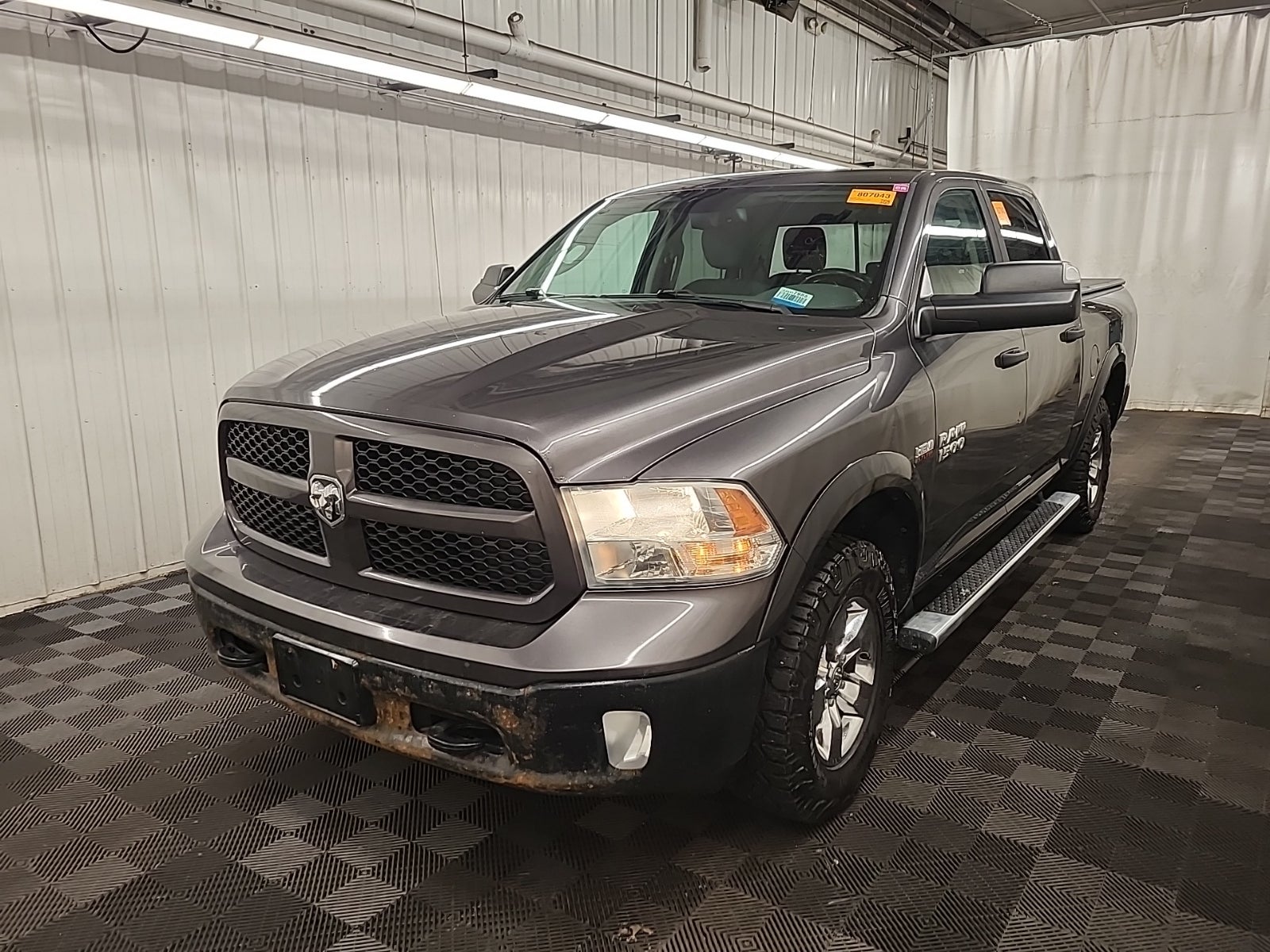 2016 Ram 1500 4WD Crew Cab 140.5" Outdoorsman